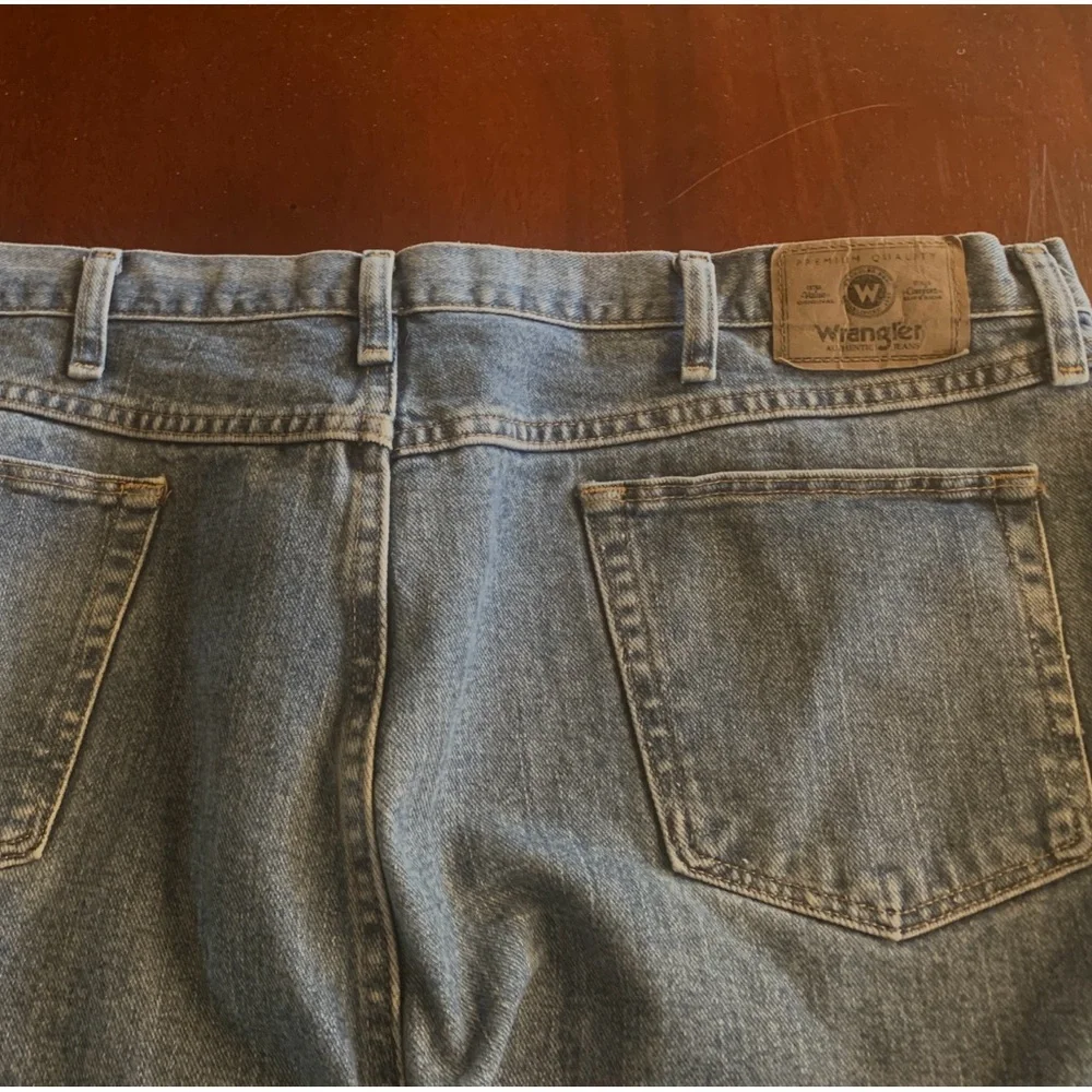 Wrangler Men’s Relaxed Fit Jeans - Picture 9 of 9